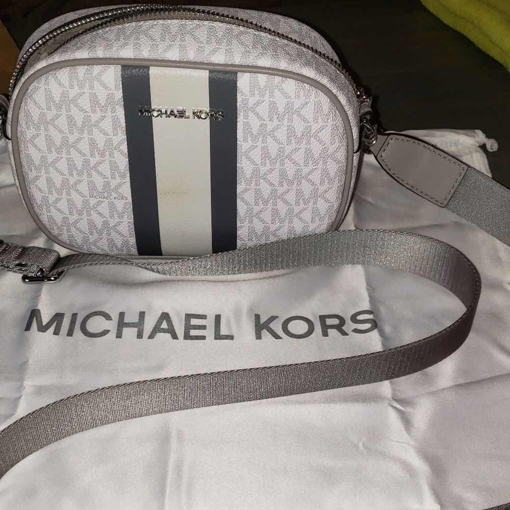 MK SMALL CROSSBODY